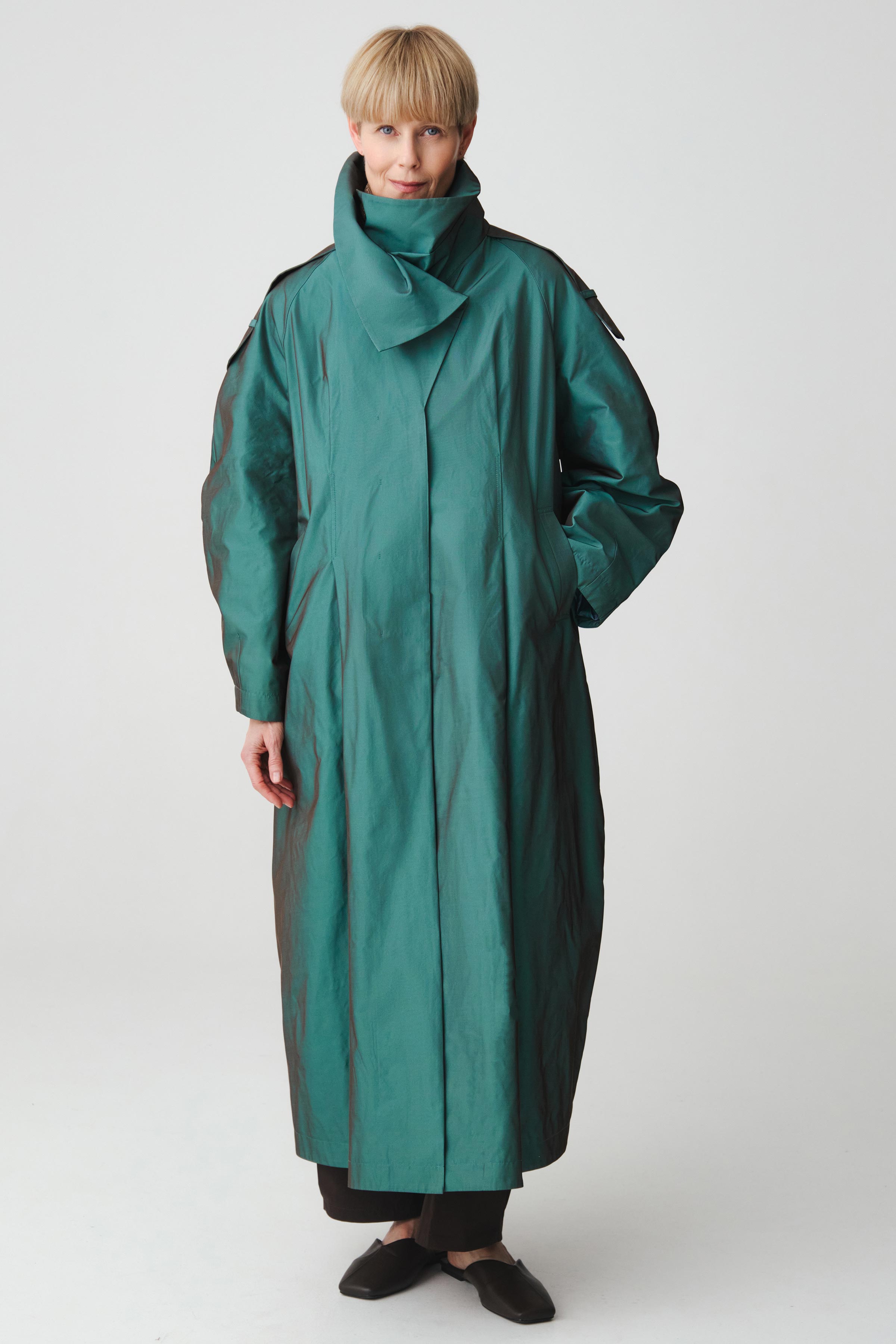 Плащ клеш длинный, на подкладке