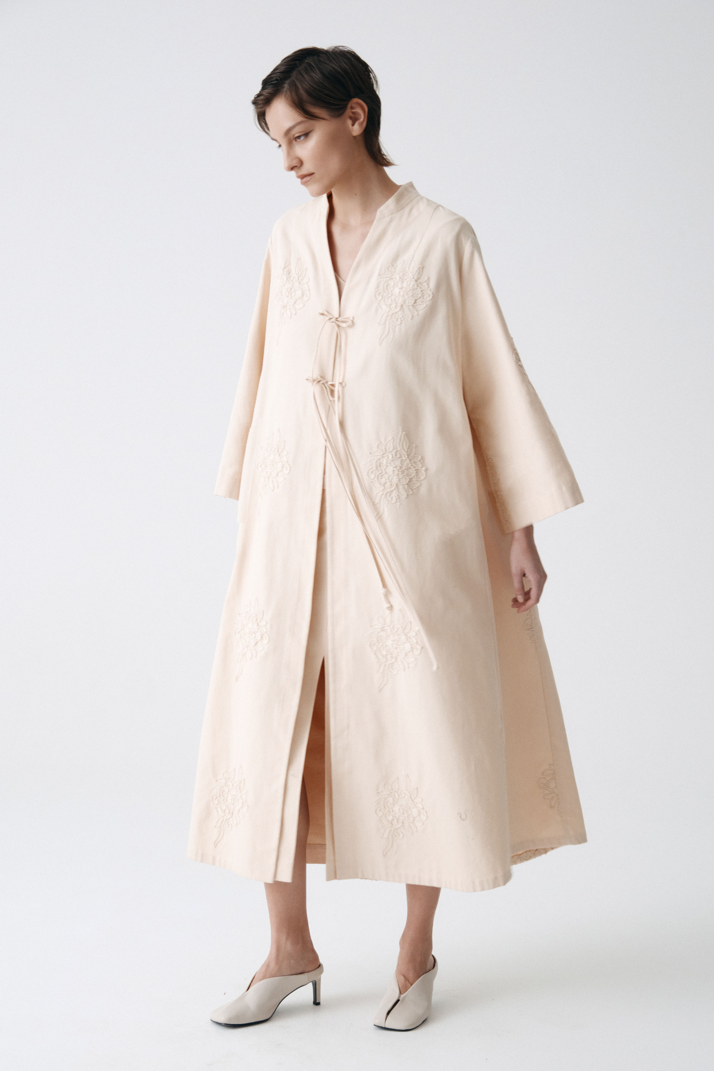 Жакет накидка с вышивкой