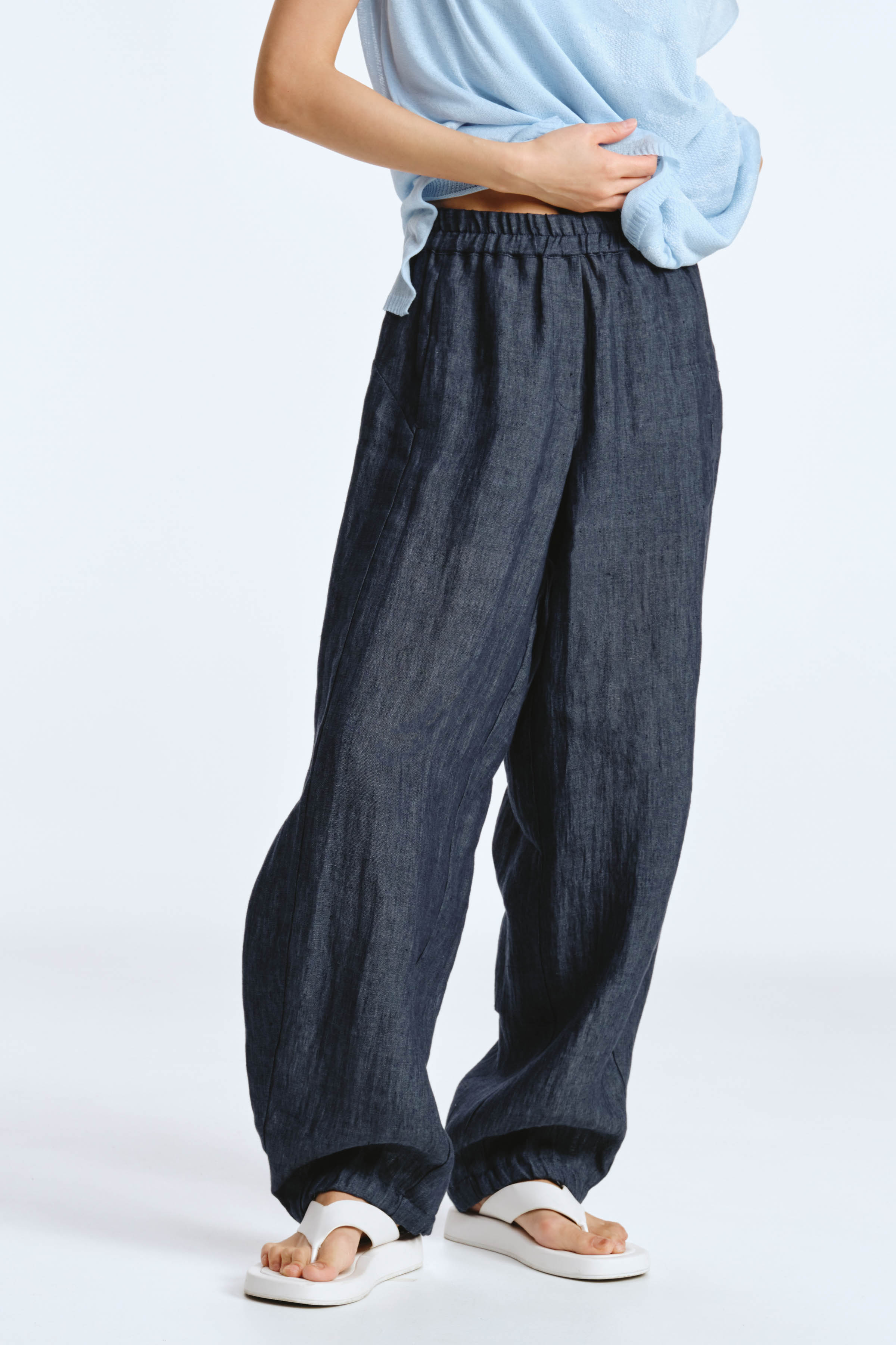 Брюки свободные на резинке, лен 38 Джинсовый (denim) от Lesel (Лесель)! Заказывайте по ✆ 8 (800) 777 02 37