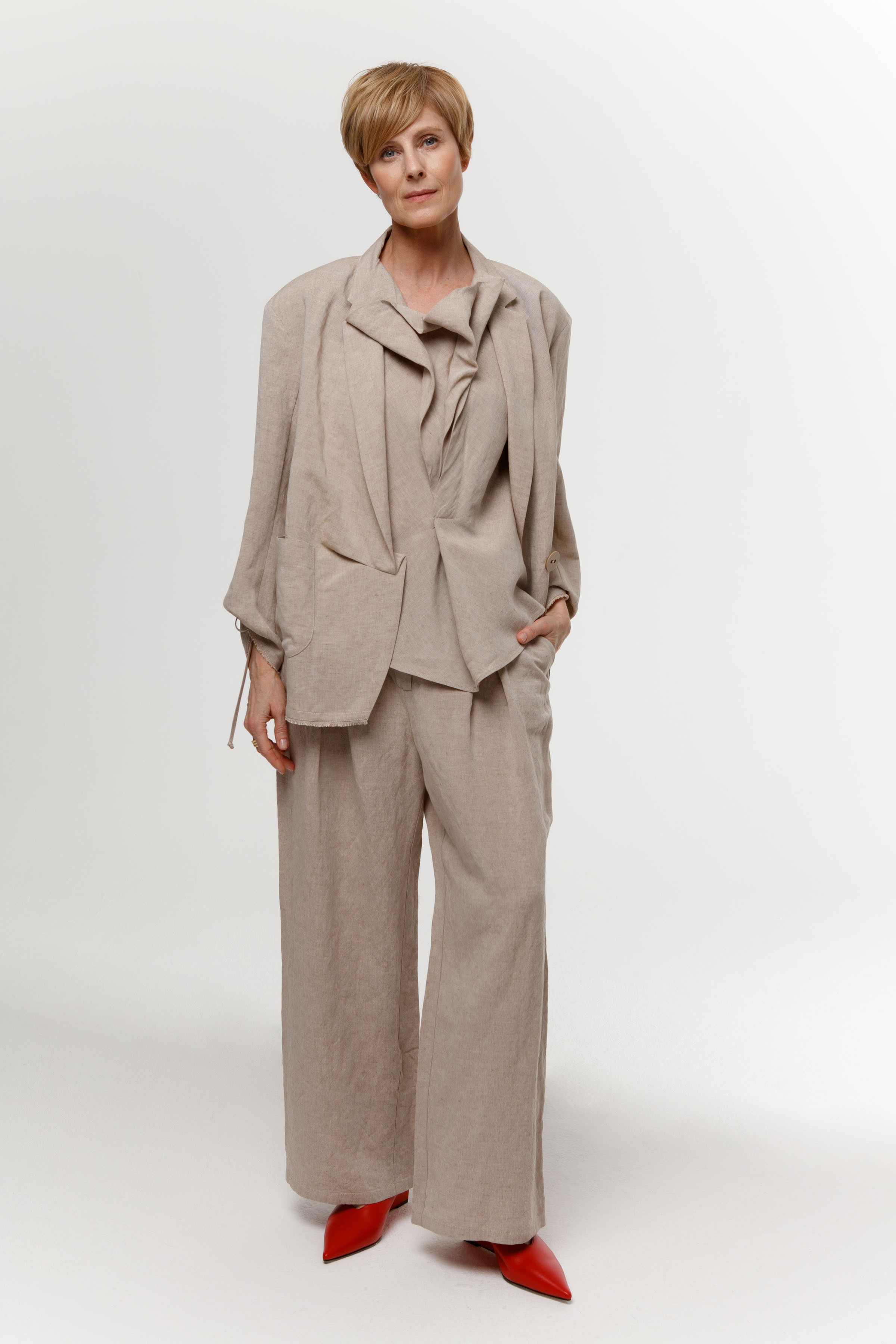 Блуза с асимметричными складками, без рукавов, лён  от Lesel (Лесель)! Заказывайте по ✆ 8 (800) 777 02 37