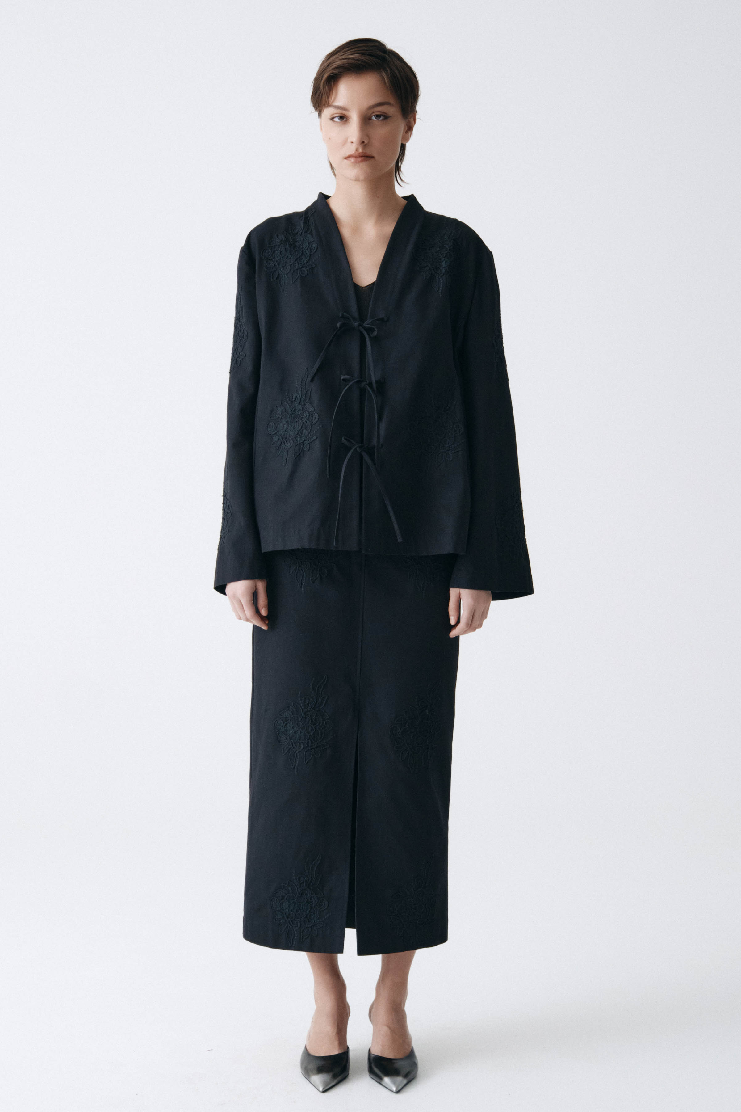 Жакет накидка с вышивкой, короткий  от Lesel (Лесель)! Заказывайте по ✆ 8 (800) 777 02 37