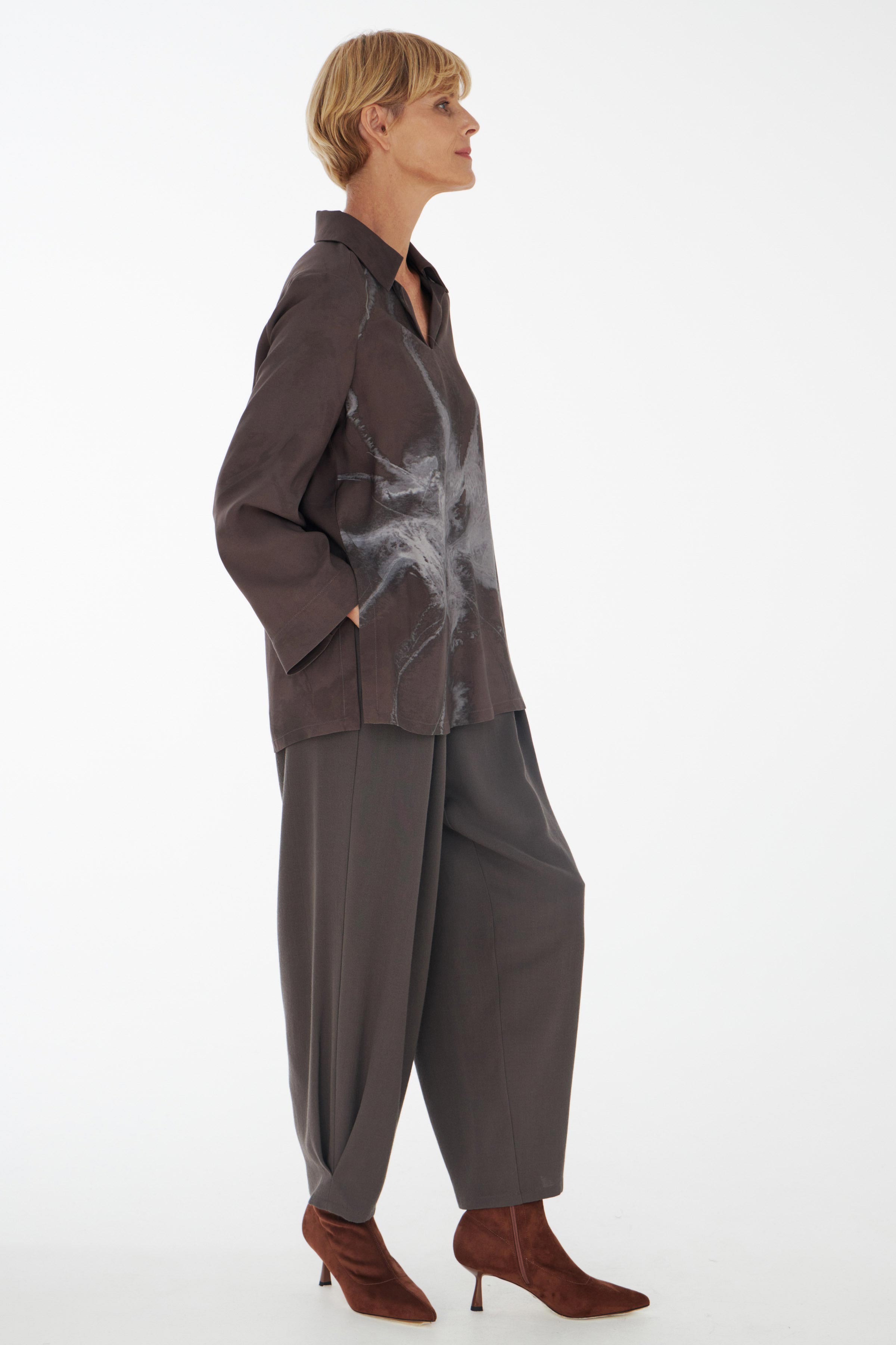 Брюки укороченные со складками, креп  от Lesel (Лесель)! Заказывайте по ✆ 8 (800) 777 02 37