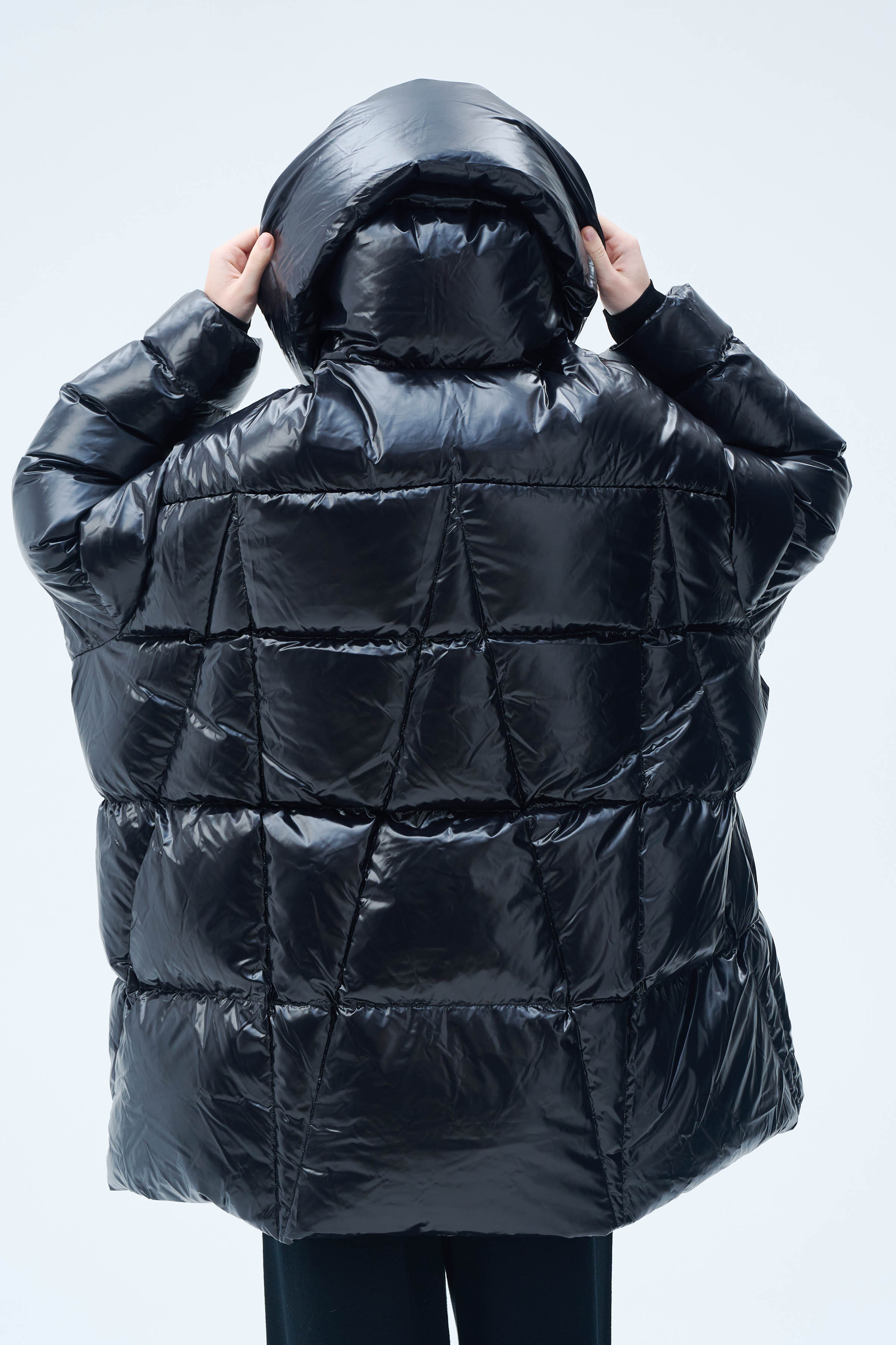 Куртка пуховая пончо-квадрат 79 Гербарий (herbal), 00 Черный (noir), 38 Джинсовый (denim) от Lesel (Лесель)! Заказывайте по ✆ 8 (800) 777 02 37