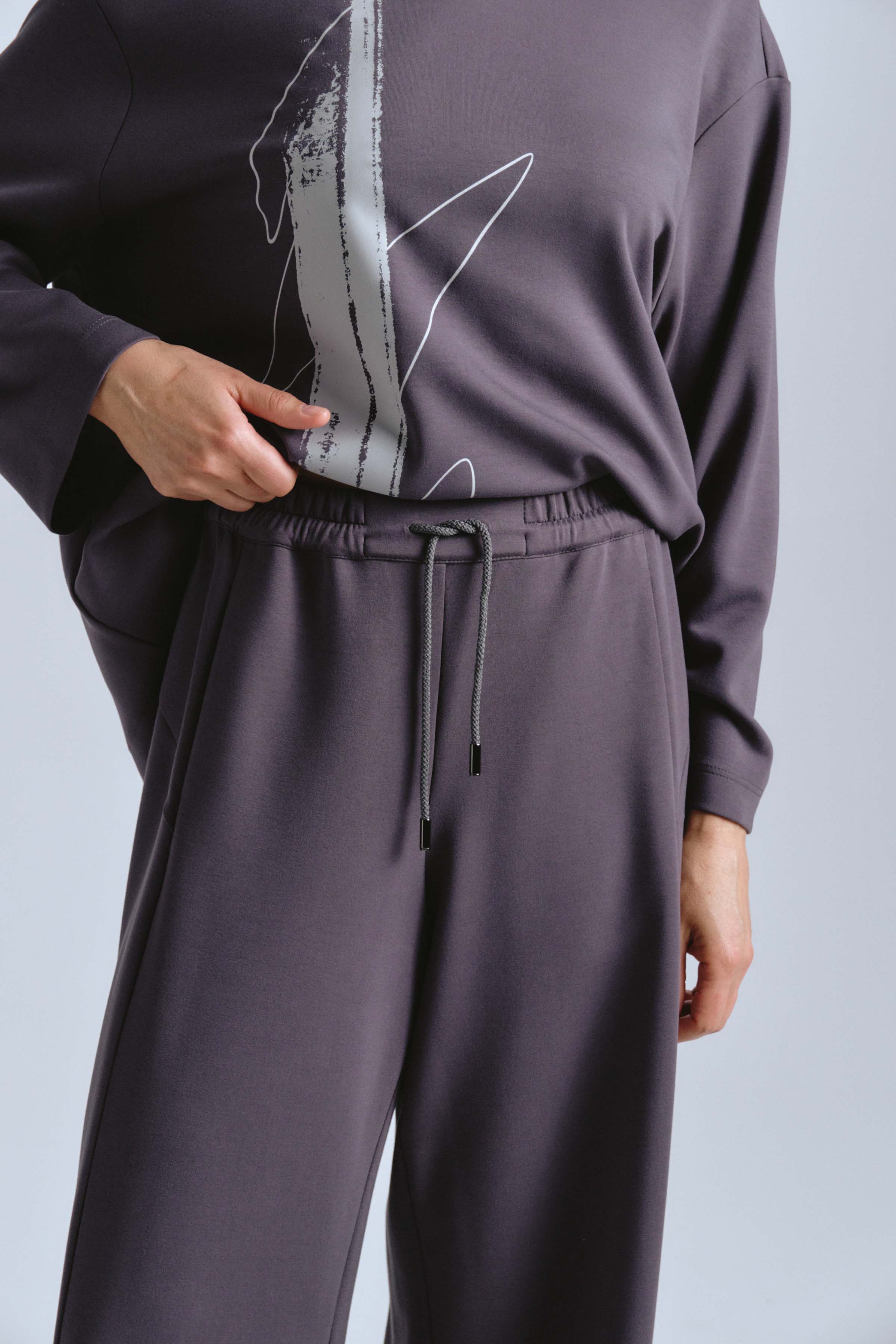 Брюки бананы, мягкое джерси  от Lesel (Лесель)! Заказывайте по ✆ 8 (800) 777 02 37