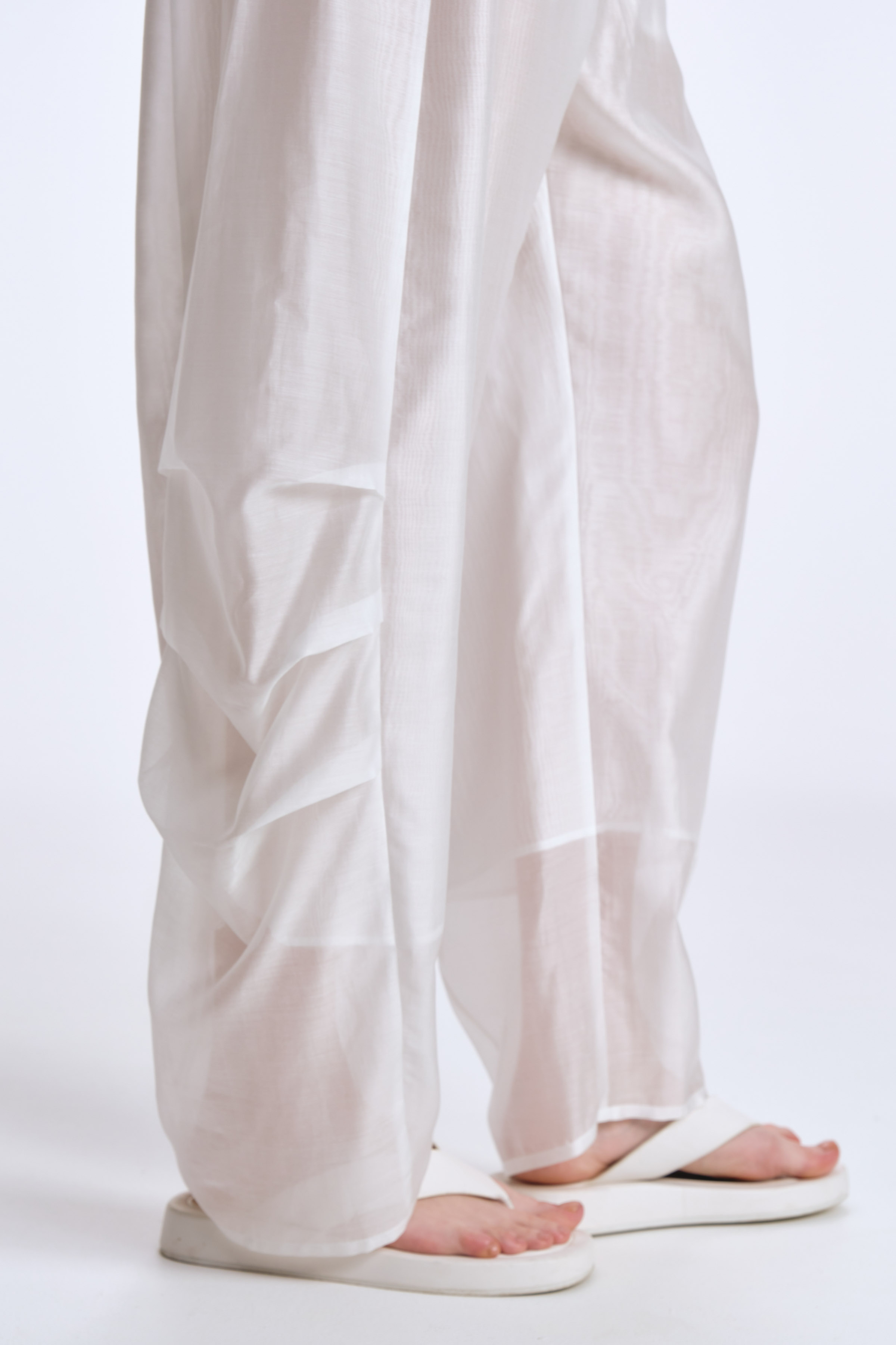 Брюки большой овал с защипами, прозрачные  от Lesel (Лесель)! Заказывайте по ✆ 8 (800) 777 02 37