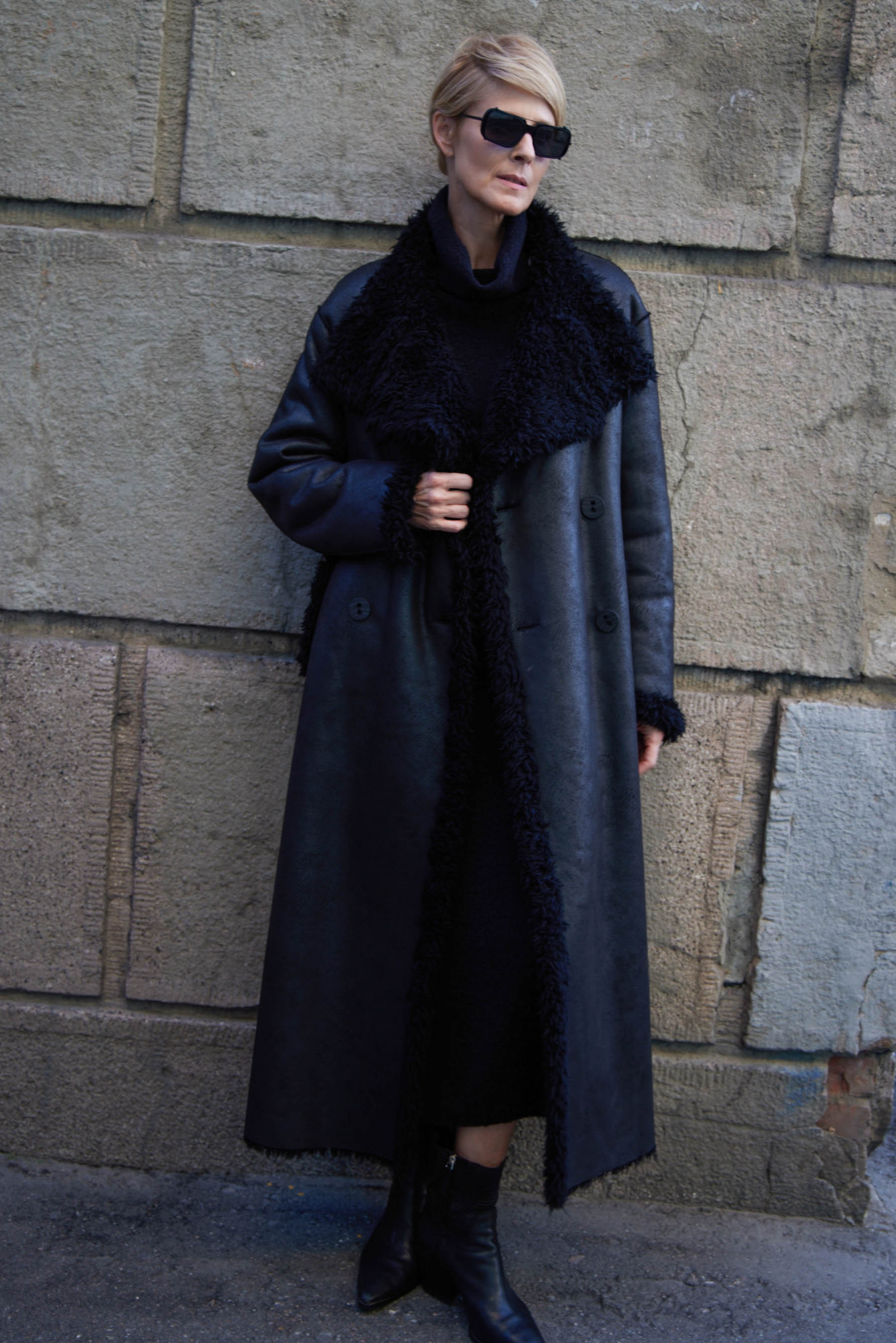 Пальто дубленка, с лацканами и воротником-стойкой длинная 00 Черный (noir) от Lesel (Лесель)! Заказывайте по ✆ 8 (800) 777 02 37