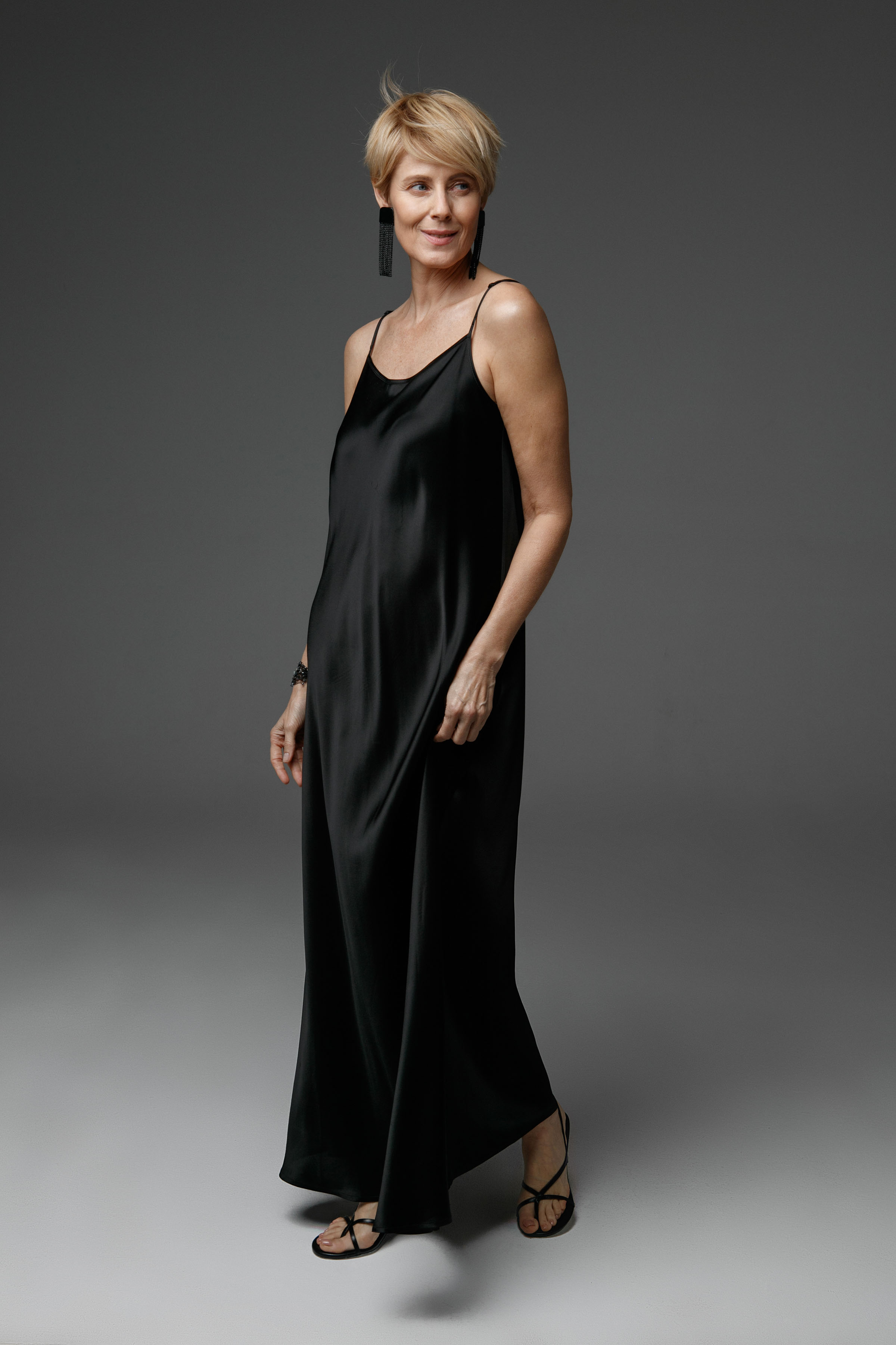 Платье на бретелях, атласное 00 Черный (noir) от Lesel (Лесель)! Заказывайте по ✆ 8 (800) 777 02 37