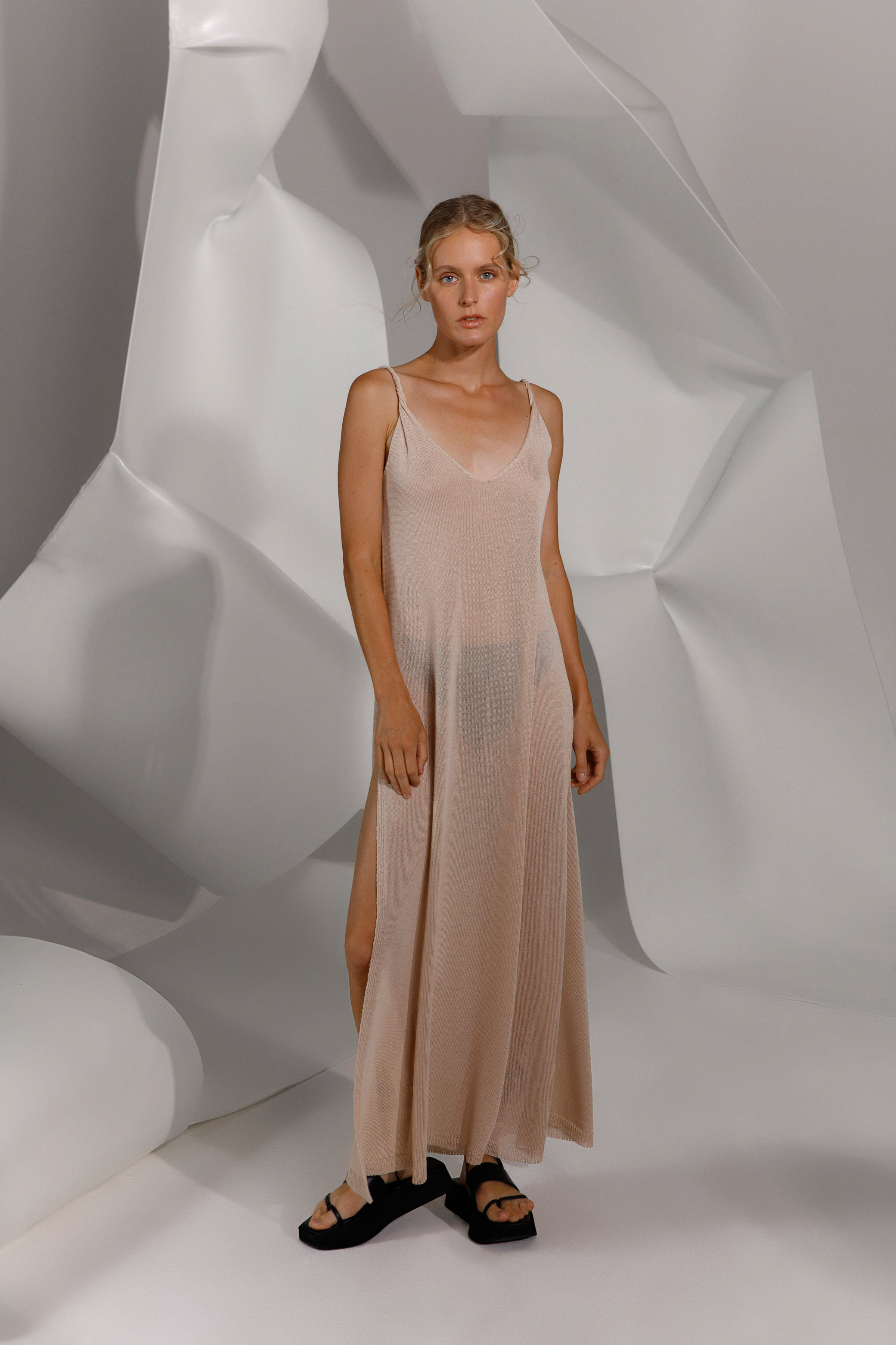 Платье длинное с разрезом 09 Крем-брюле (creme-brjule) от Lesel (Лесель)! Заказывайте по ✆ 8 (800) 777 02 37