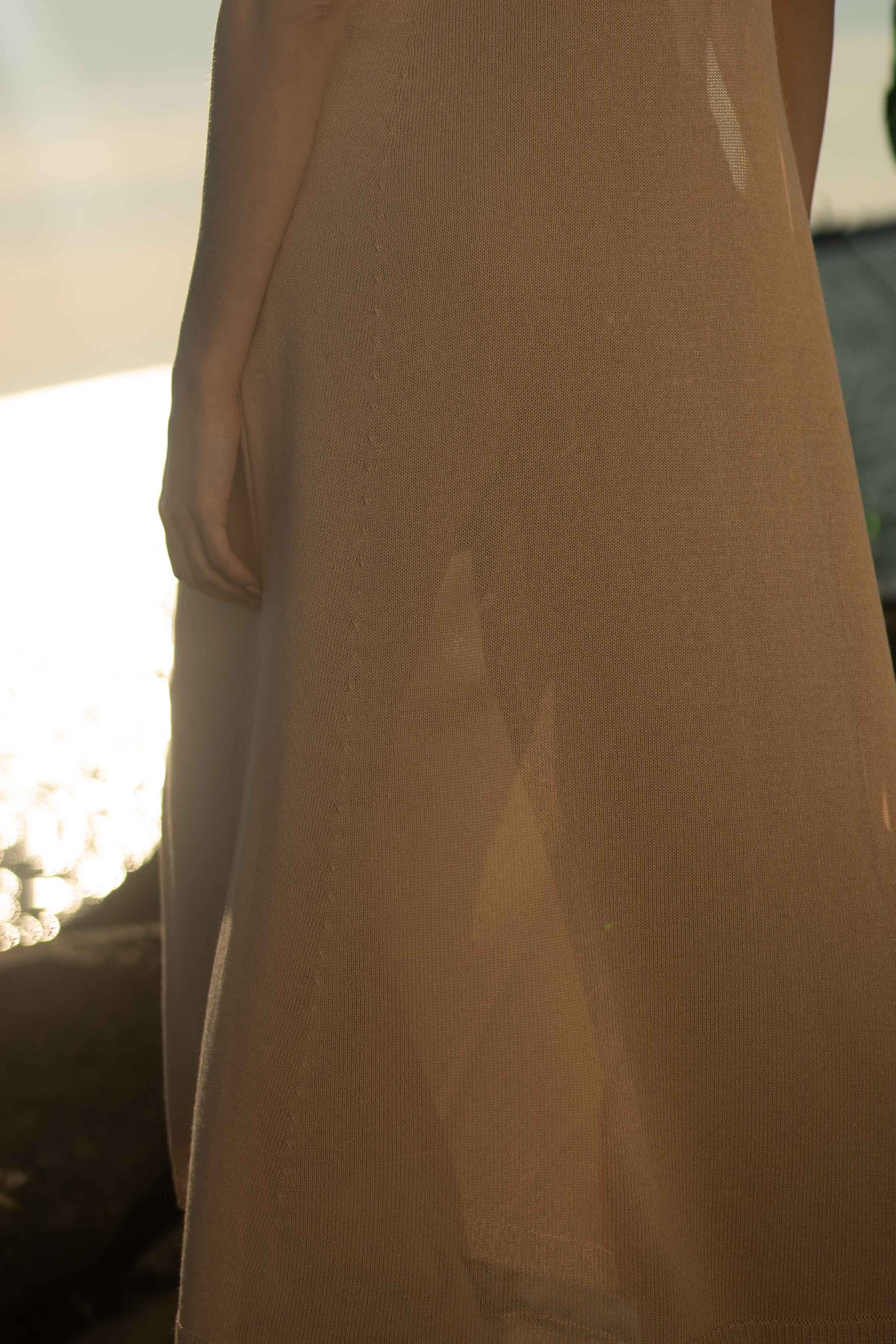 Платье длинное с разрезом 09 Крем-брюле (creme-brjule) от Lesel (Лесель)! Заказывайте по ✆ 8 (800) 777 02 37