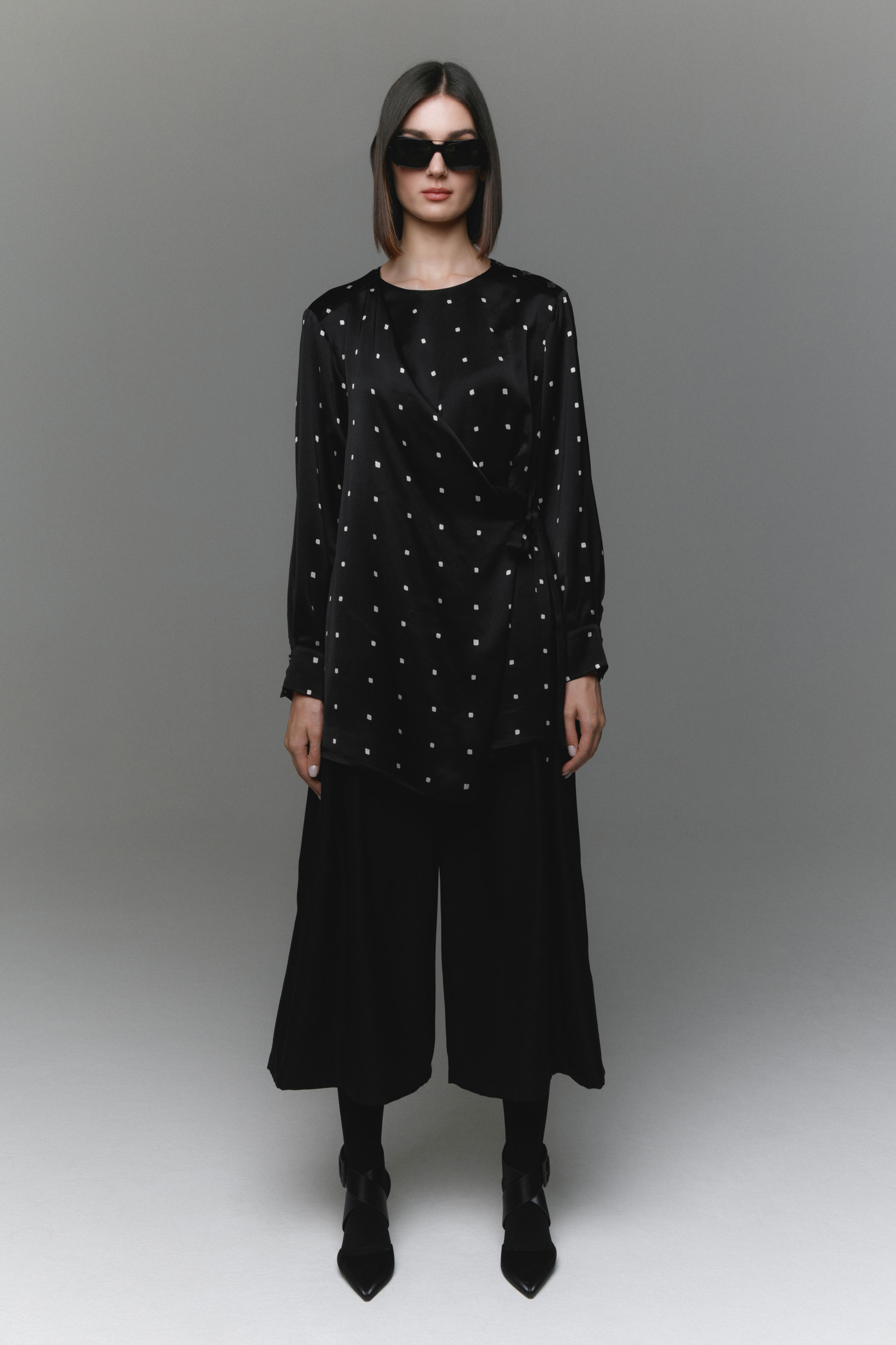 Блуза с запахом "Ночные окна", атласная  от Lesel (Лесель)! Заказывайте по ✆ 8 (800) 777 02 37