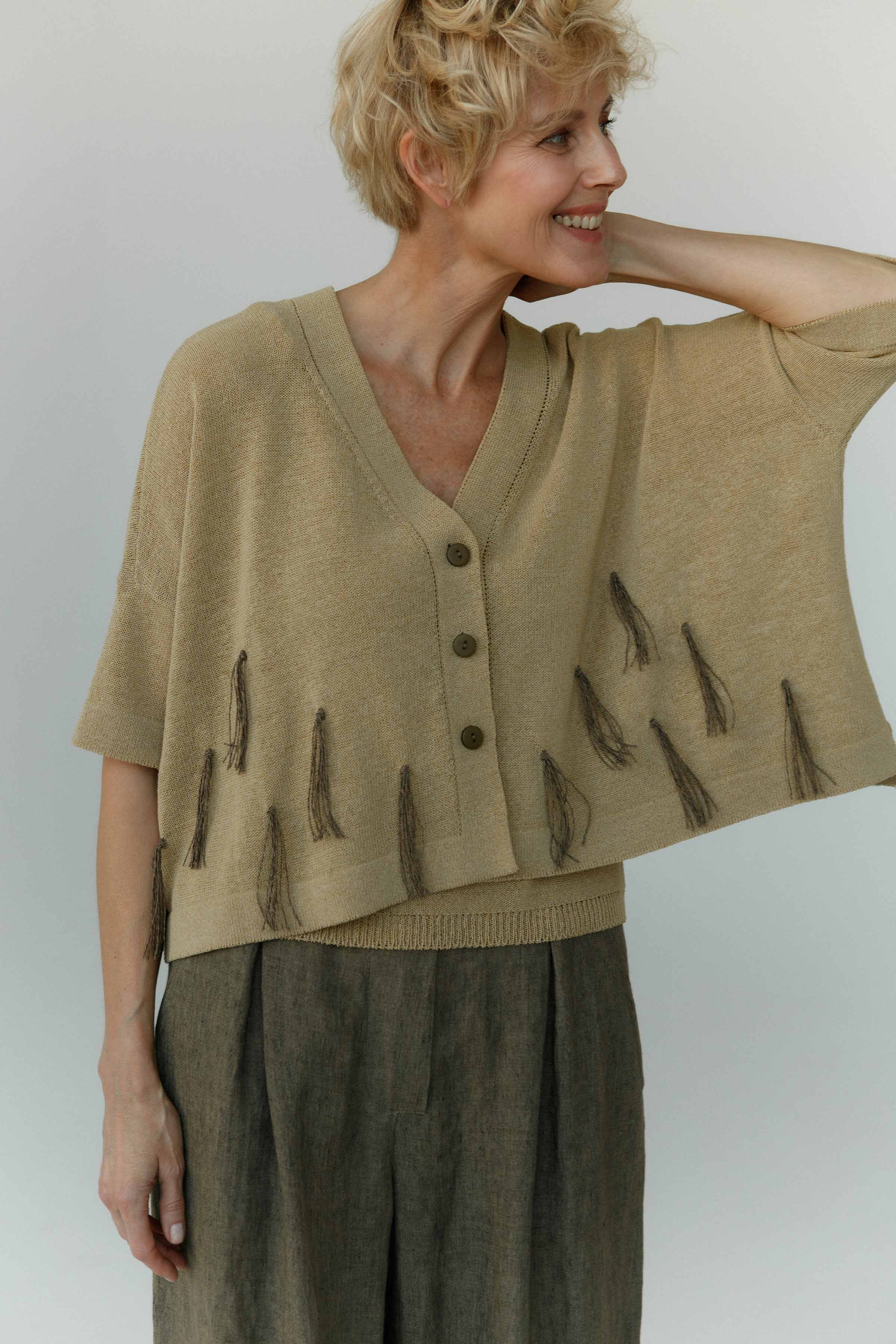 Кардиган  с декором короткий  04 Бежевый (beige) от Lesel (Лесель)! Заказывайте по ✆ 8 (800) 777 02 37