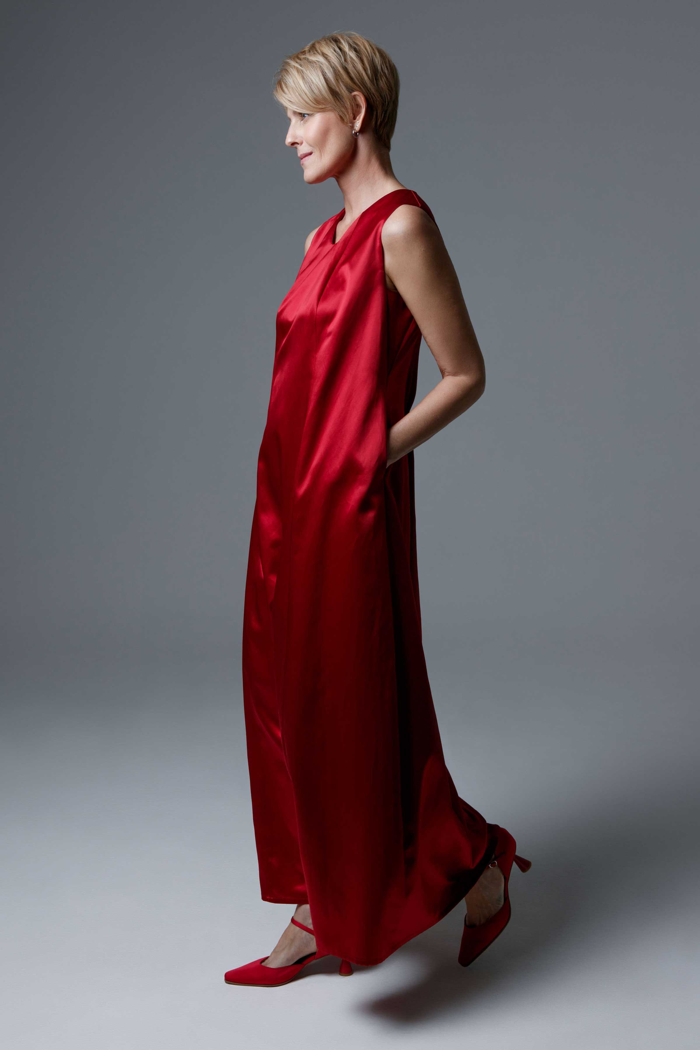 Платье атласное без рукавов 24 Кармин (carmine) от Lesel (Лесель)! Заказывайте по ✆ 8 (800) 777 02 37