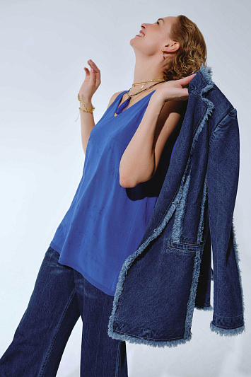 Топ удлиненный с разрезом