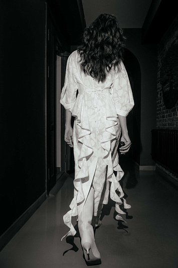 Платье с воланами Прозрачные цветы