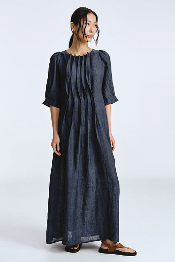 Платье с широкими защипами, лен