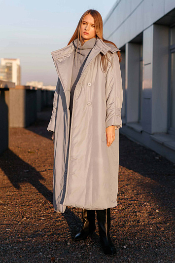 Пальто длинное, с лацканами и капюшоном, гладкое