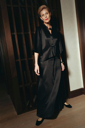 Блуза с завязками атласная