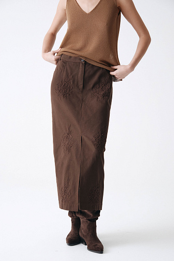 Юбка прямая с вышивкой