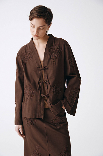 Жакет накидка с вышивкой, короткий