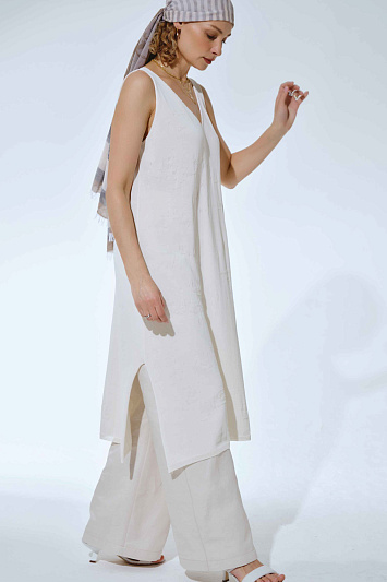 Платье с разрезом