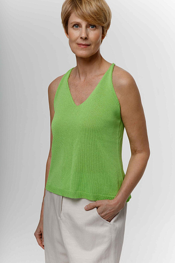 Топ на тонких бретелях с кольцом