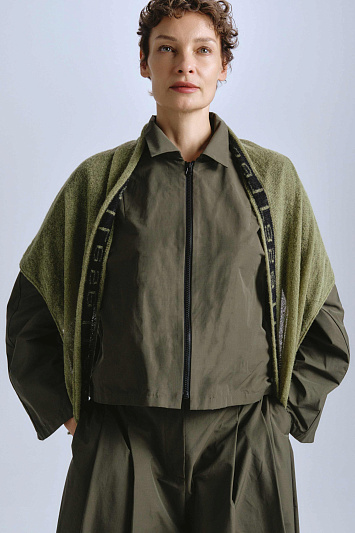 Жакет на молнии, с фигурными ластовицами