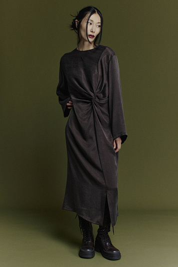 Платье со сложной драпировкой, вареный шелк