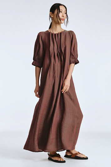 Платье с широкими защипами, лен