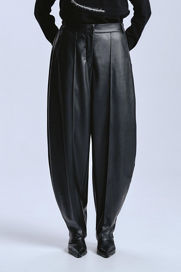 Брюки овал со стрелками, кожа