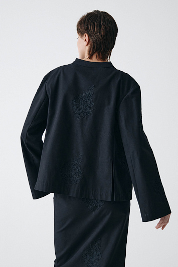 Жакет накидка с вышивкой, короткий