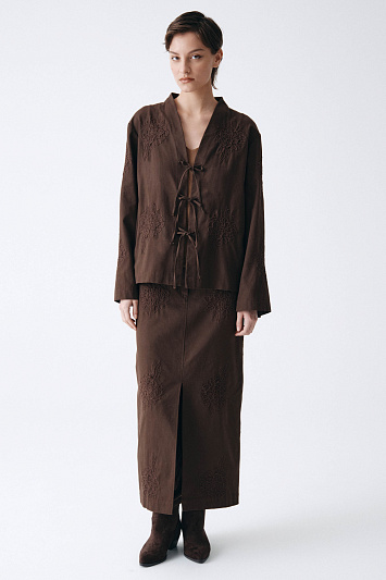 Юбка прямая с вышивкой